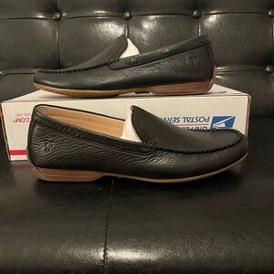 Frye Lewis Venetian NWOT‎
